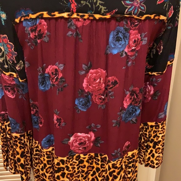 63. The Cutest Tunic Ever!!!  Caleaas Multi Media Tunic in Black Multi - Picture 12 of 16